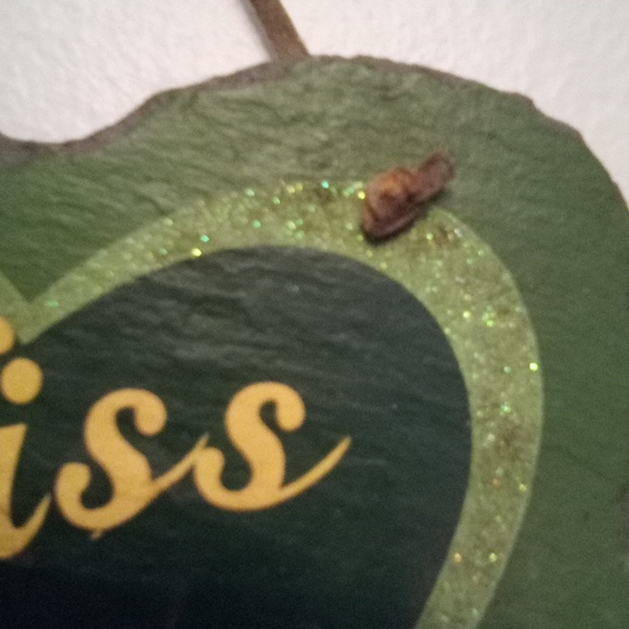 Shamrock Shaped Slate / Chiselled Hand Painted Sign - Picture 3 of 12